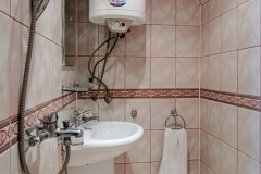 Studio-Bathroom