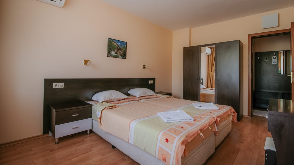 2_bedrooms-bedroom_2