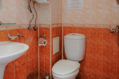 2 Bedrooms Bathroom