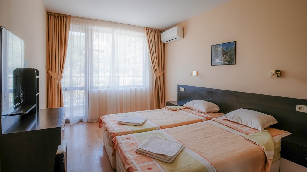 2_Bedrooms-1Bedroom