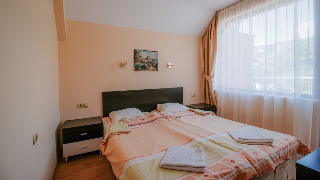 2_bedrooms-bedroom_1